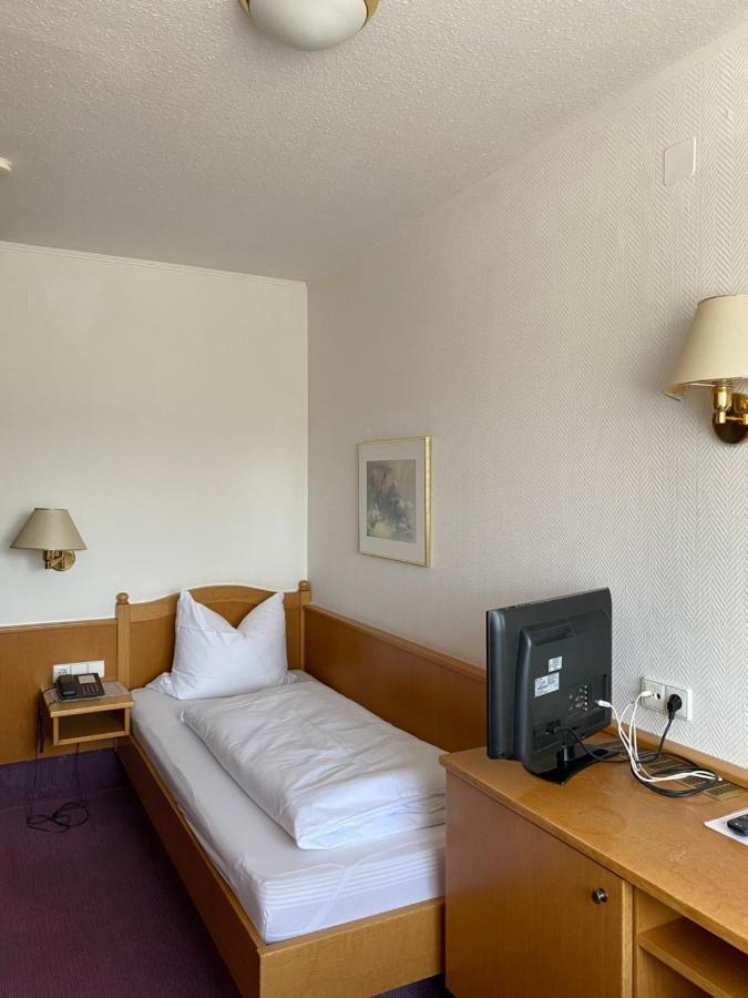 Hotel-Restaurant Zum Loewen Йещетен Екстериор снимка