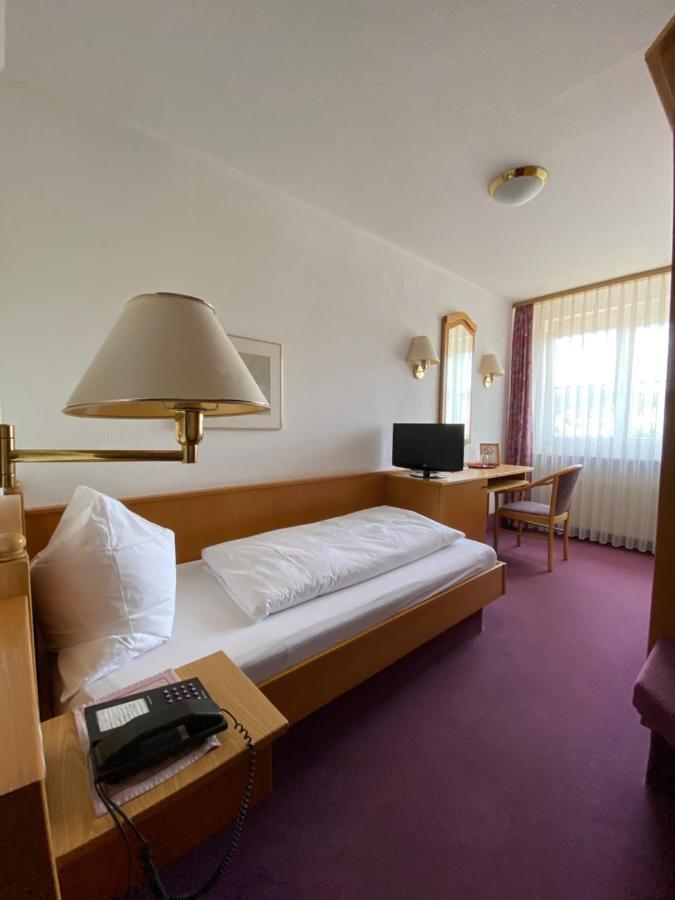 Hotel-Restaurant Zum Loewen Йещетен Екстериор снимка