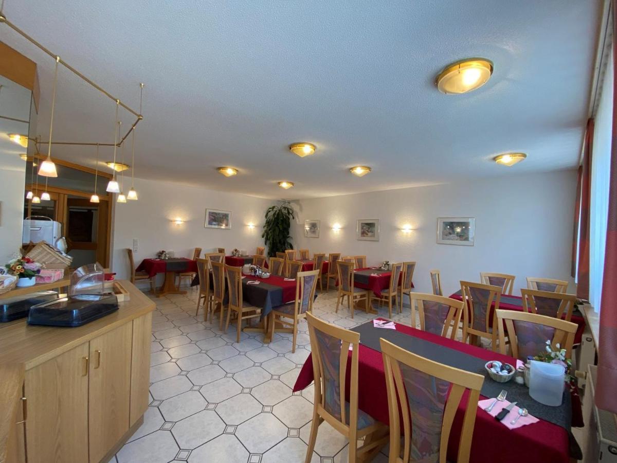 Hotel-Restaurant Zum Loewen Йещетен Екстериор снимка