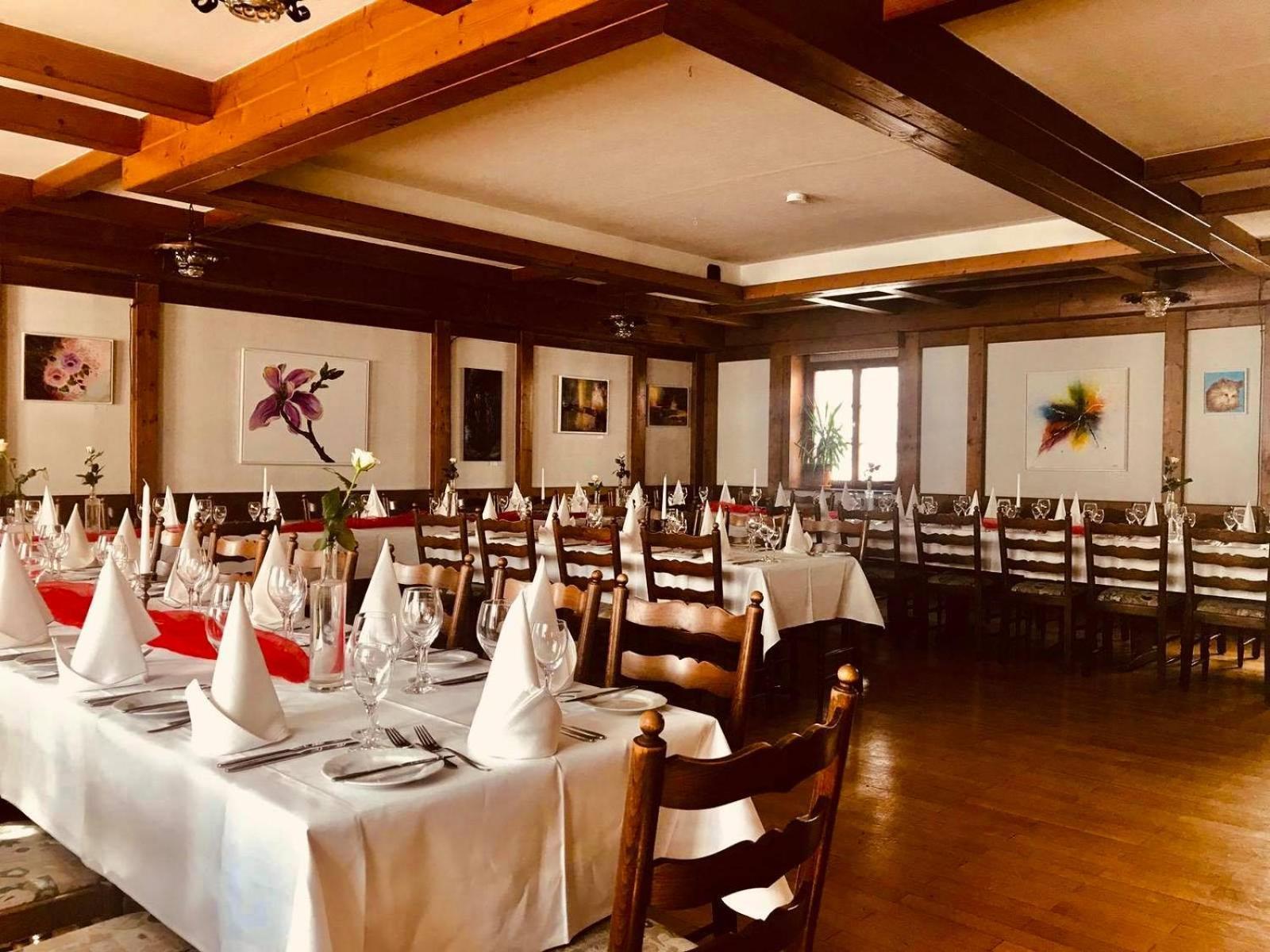 Hotel-Restaurant Zum Loewen Йещетен Екстериор снимка
