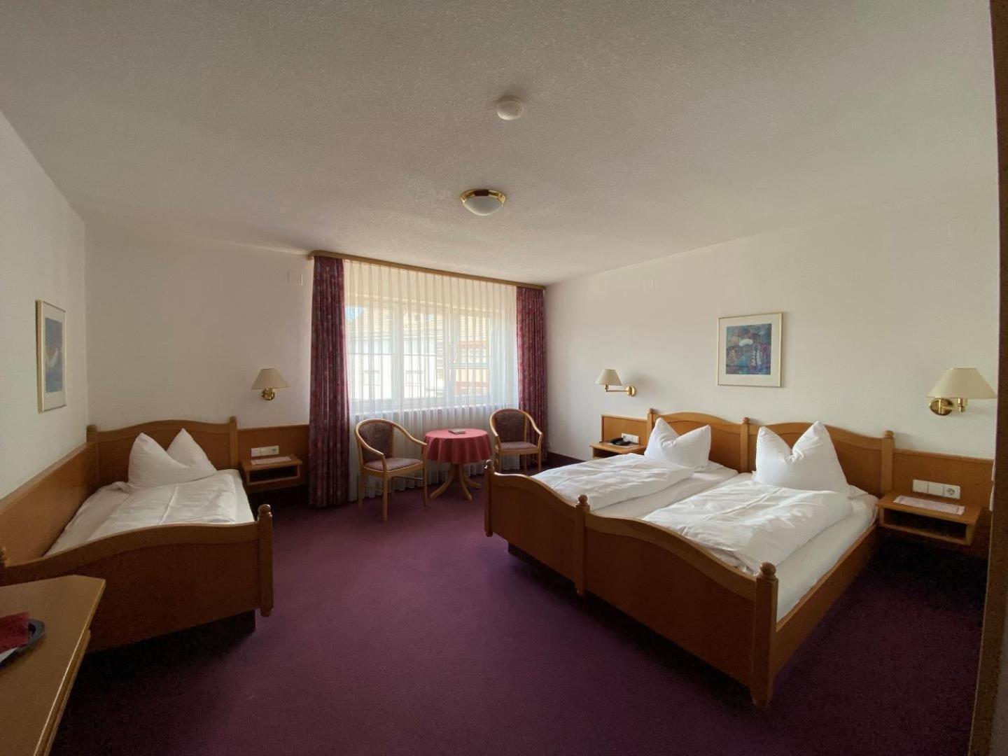 Hotel-Restaurant Zum Loewen Йещетен Екстериор снимка