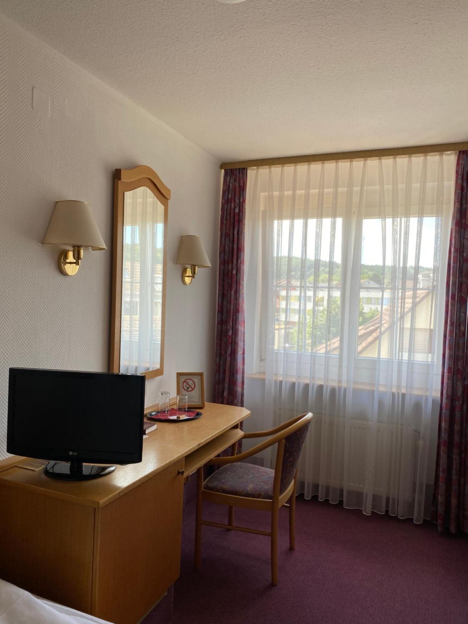 Hotel-Restaurant Zum Loewen Йещетен Екстериор снимка